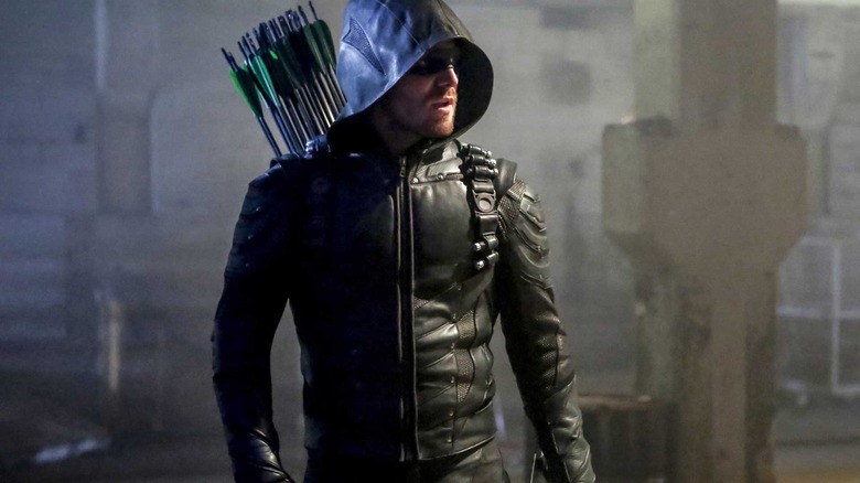 Green Arrow looking left