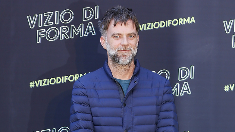 Paul Thomas Anderson posing and smiling for photo shoot