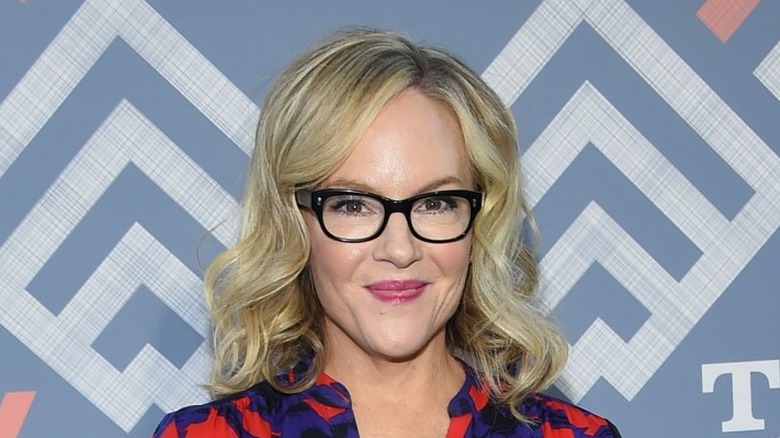 Rachael Harris posing at event