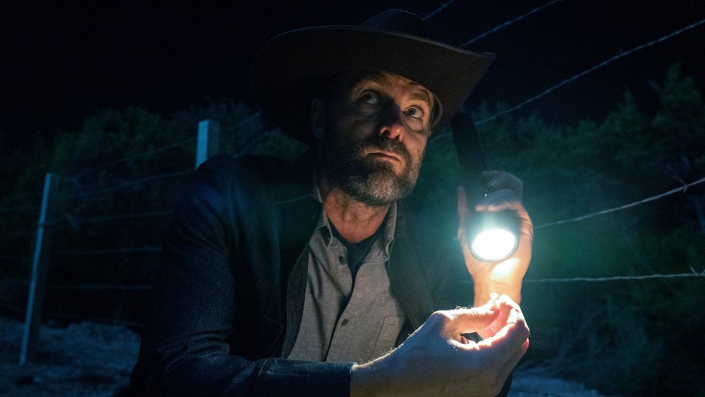 John Dorrie (Garret Dillahunt) investigates a death on Fear the Walking Dead