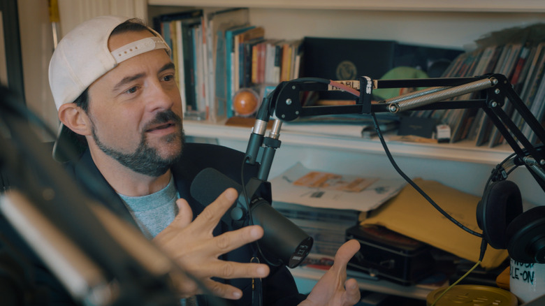 Kevin Smith speaking into a home mic in "Clerk"