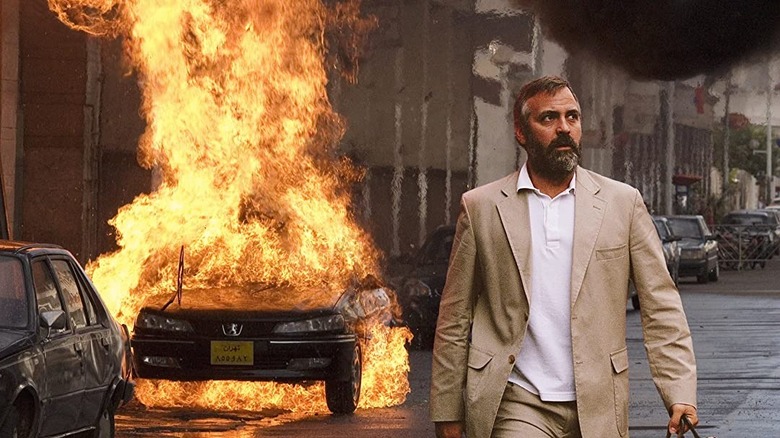 Clooney walking away from bomb