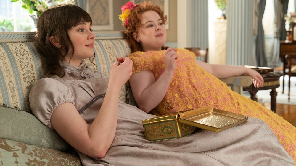 Eloise Bridgerton and Penelope Featherington eating chocolate