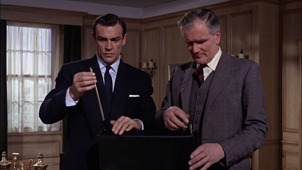 Sean Connery as James Bond and Desmond Llewelyn as Q in From Russia With Love
