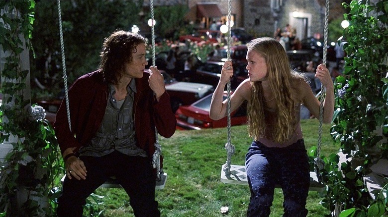 Patrick and Kat on swings outside in 10 Things I Hate About You