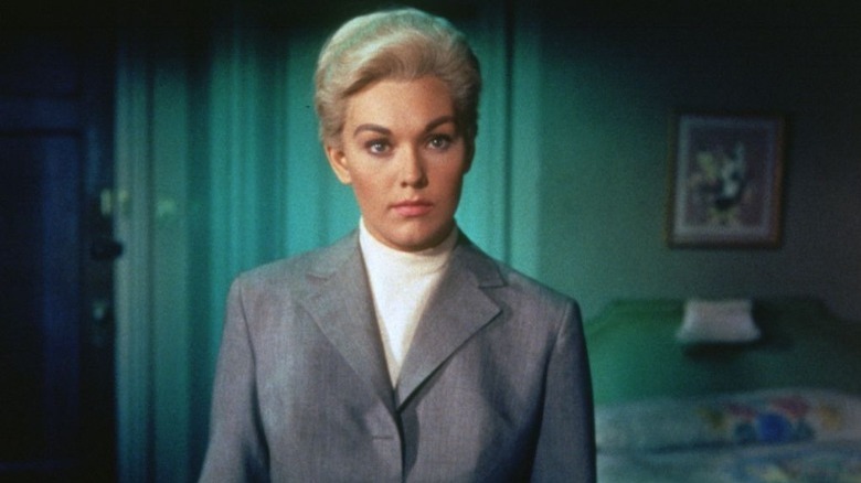 Kim Novak stare green dress