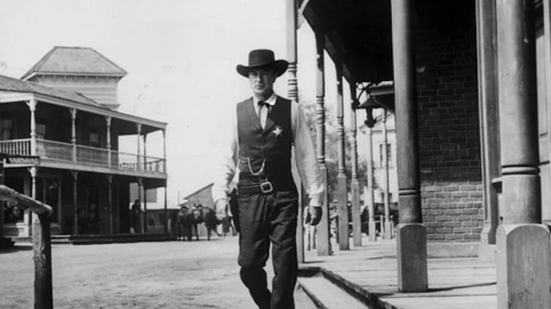 Gary Cooper walks through town