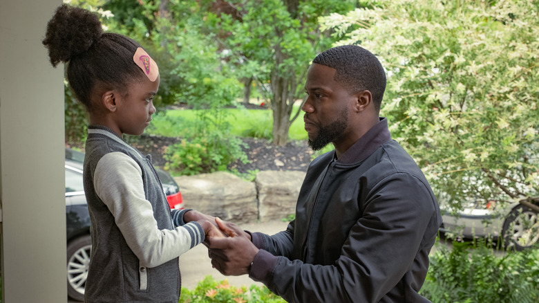 Kevin Hart holding little girl's hands