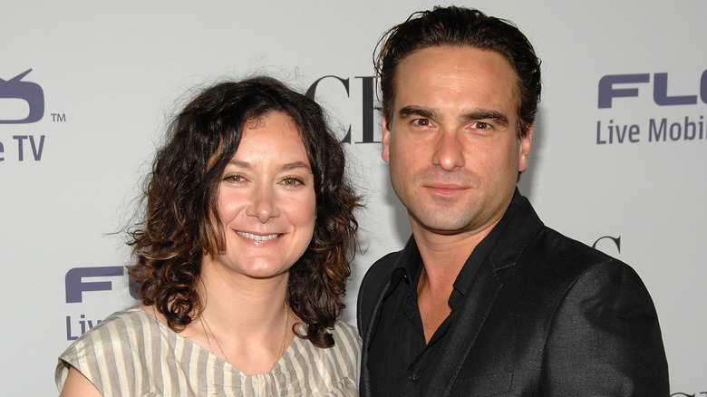 Sara Gilbert smiling Johnny Galecki