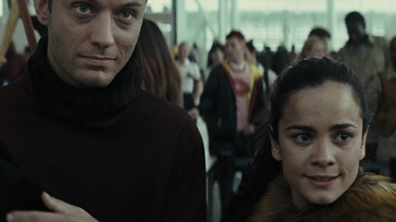 Alice Braga and Jude Law  