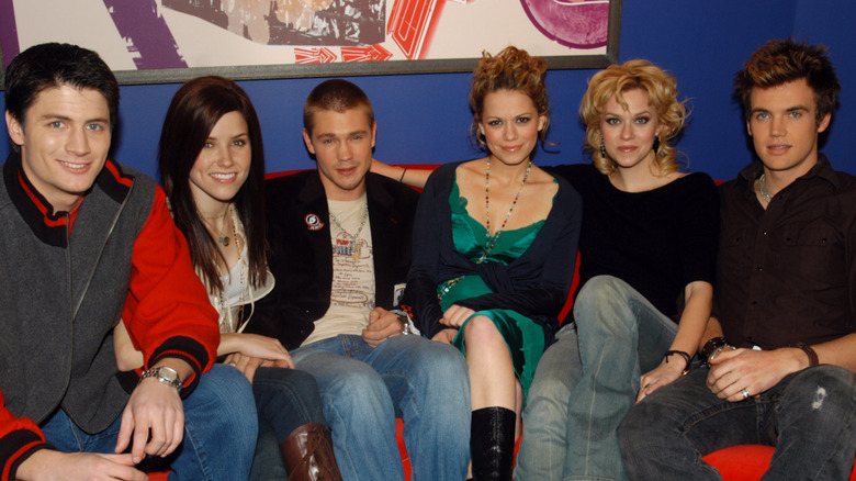 One Tree Hill cast sitting on couch