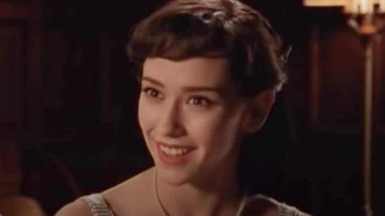 Jennifer Love Hewitt as Audrey Hepburn smiling