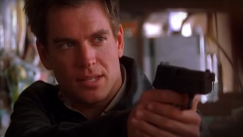 Anthony DiNozzo holding gun