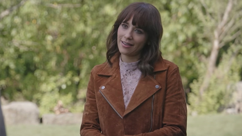 Rashida Jones looks awkward on Portlandia