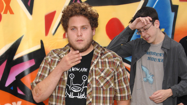 Jonah Hill holds up scar