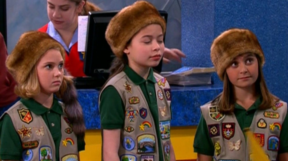 AnnaSophia Robb as Liza, Miranda Cosgrove as Megan, and Alyson Stoner as Wendy in Drake & Josh