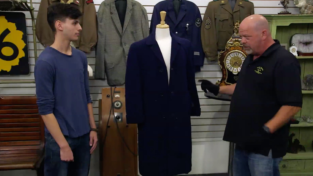 Lee Harvey Oswald overcoat on Pawn Stars