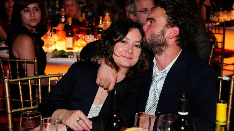 Johnny Galecki kisses Sara Gilbert