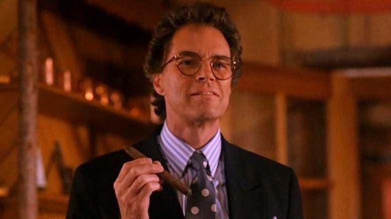 Ben Horne smokes Twin Peaks