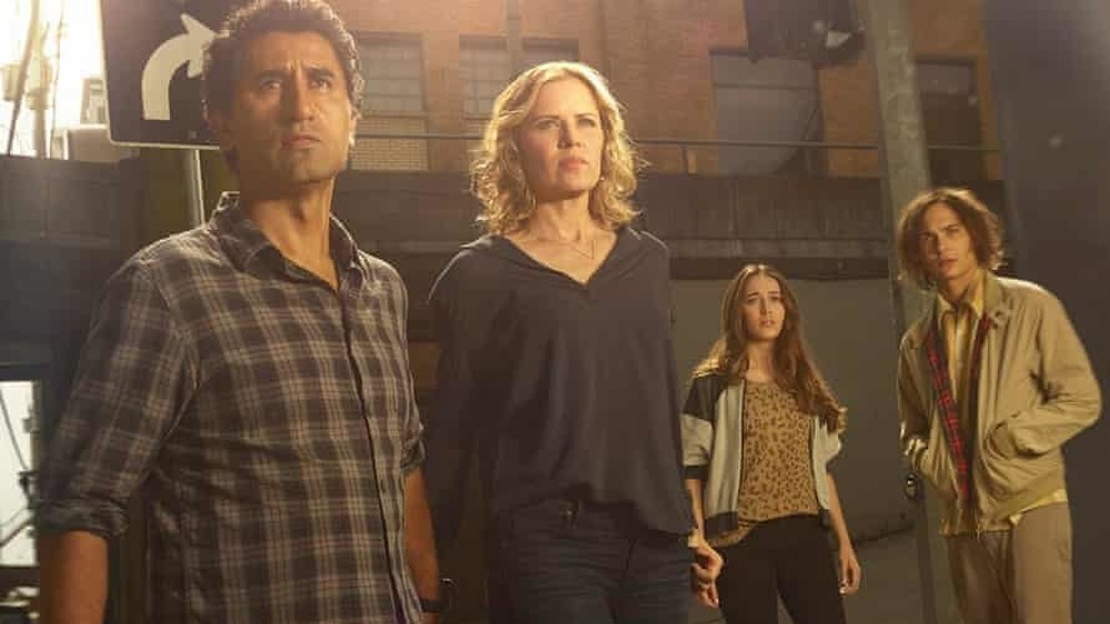 Fear the Walking Dead characters standing together