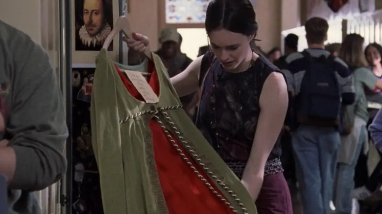 Mandella finds a dress