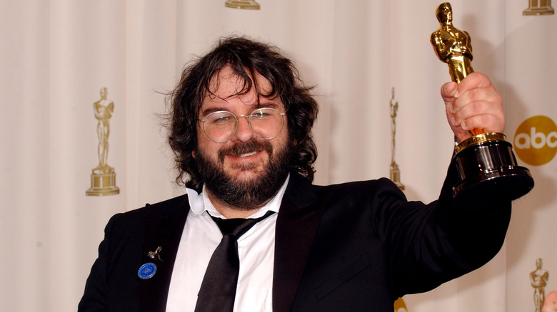 Peter Jackson holding Oscar