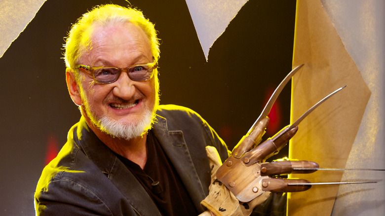 Robert Englund posing with Freddy's glove