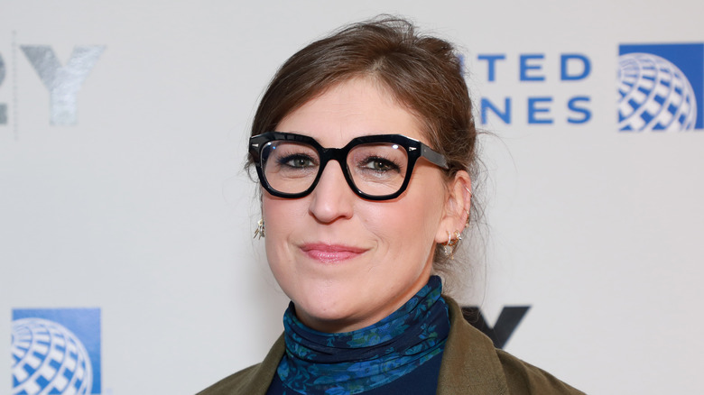 Mayim Bialik poses