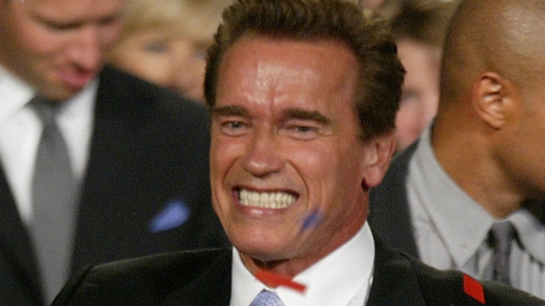 Arnold Schwarzenegger wins recall election in 2003