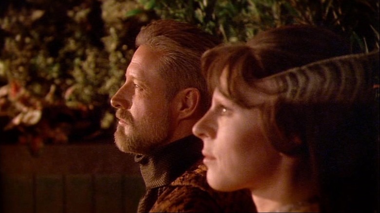 Bruce Boxleitner and Mira Furlan as John Sheridan and Delenn in the finale of Babylon 5