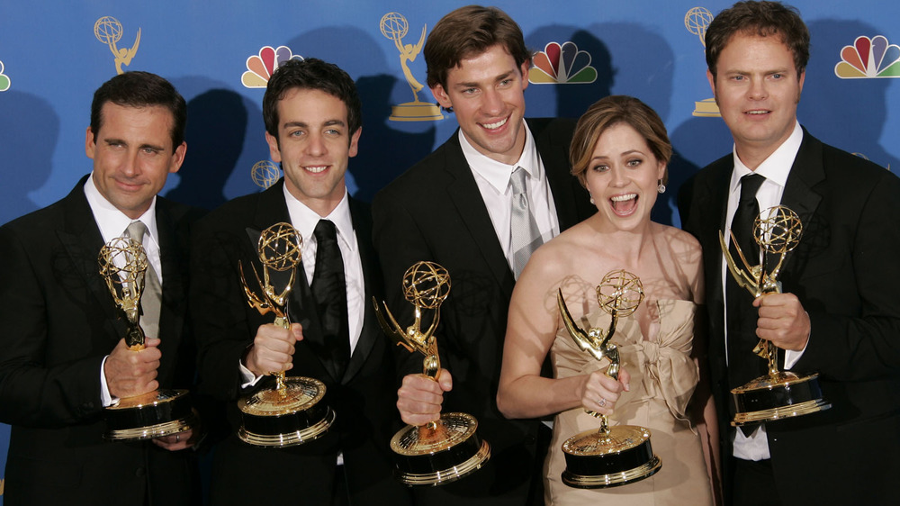 Steve Carell, Jenna Fischer, John Krasinski, Rainn Wilson holding Emmy awards