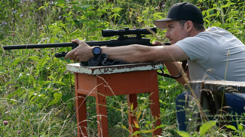 Jesse Lee Soffer aiming rifle