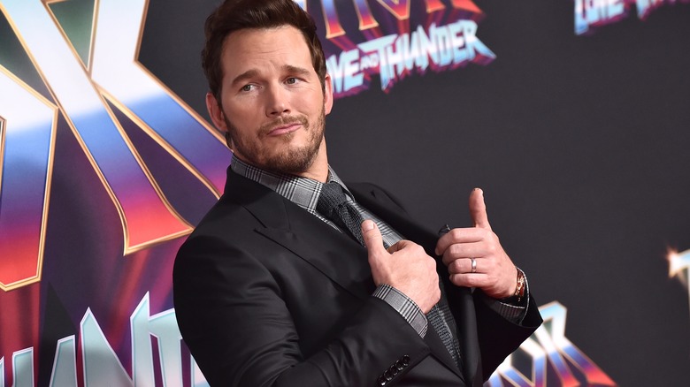 Chris Pratt holding thumbs up