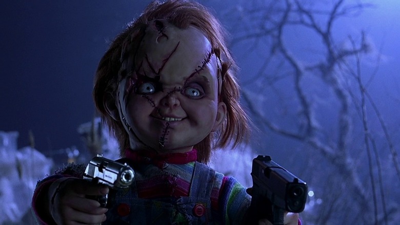 Chucky holding two pistols