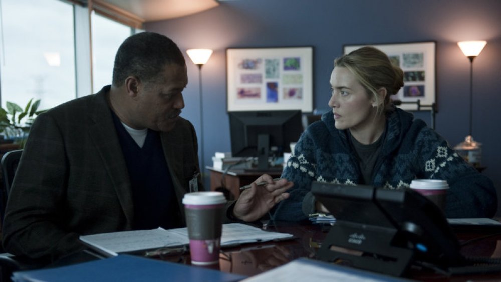 Laurence Fishburne as Dr. Ellis Cheever and Kate Winslet as Dr. Erin Mears in Contagion