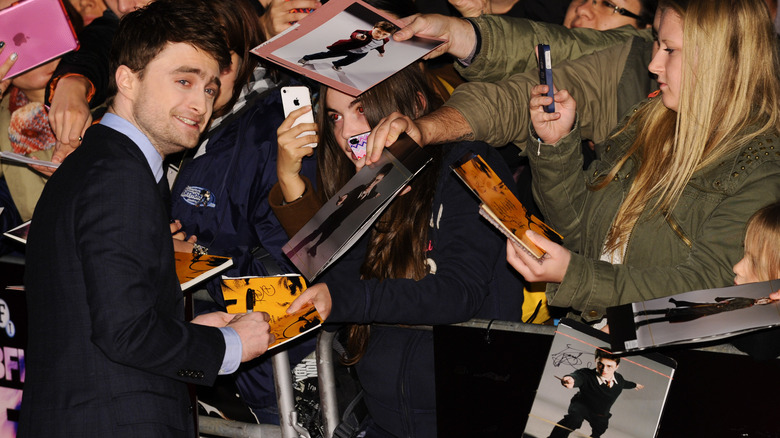 Daniel Radcliffe signing autographs