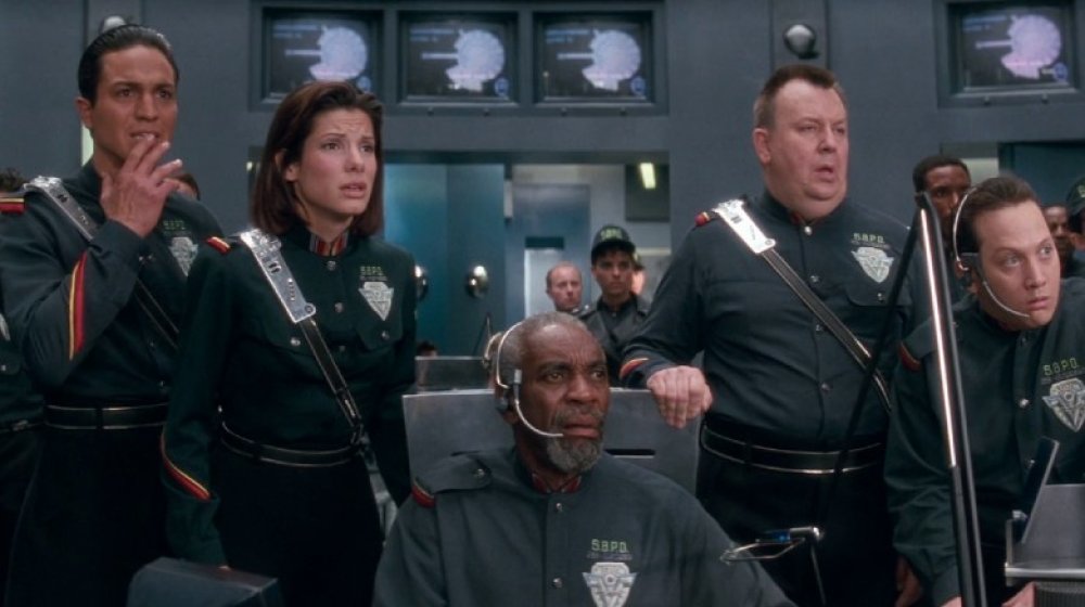 Benjamin Bratt and Sandra Bullock in Demolition Man