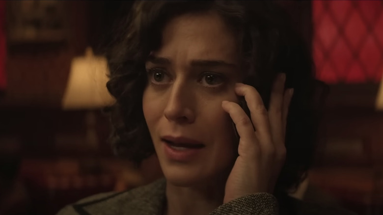 Lizzy Caplan phone Fatal Attraction 