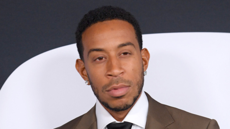 Ludacris poses on the red carpet