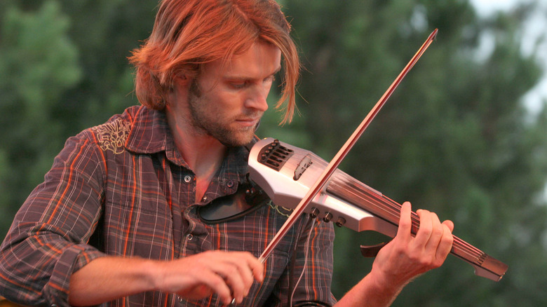 Jesse Spencer playing violin