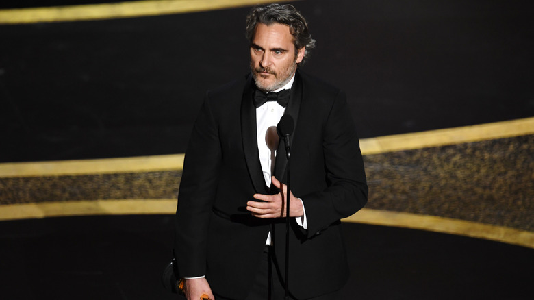 Joaquin Phoenix accepts his Oscar