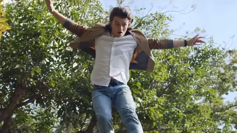 Joe Keery leaping