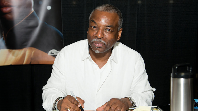 LeVar Burton signing autographs