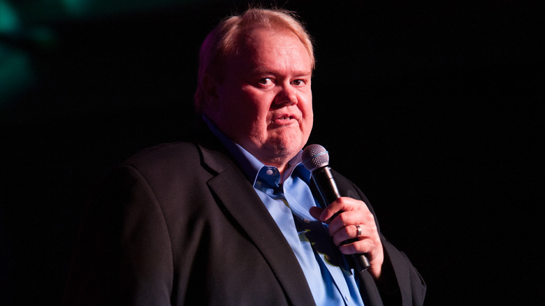 Louie Anderson performing