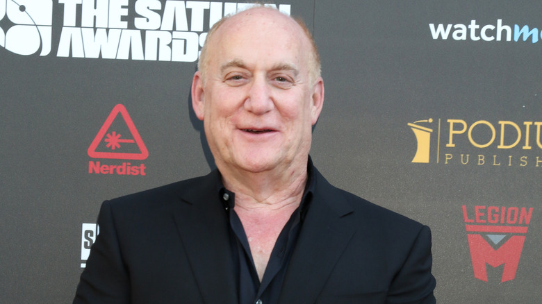 Smiling Jeph Loeb on the red carpet