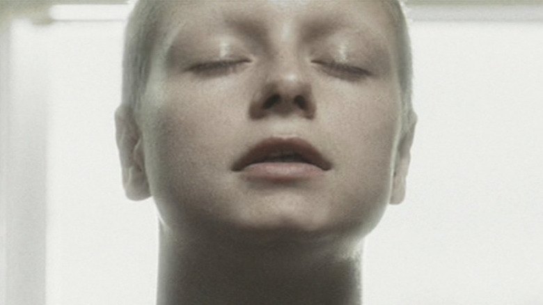 Samantha Morton closes eyes