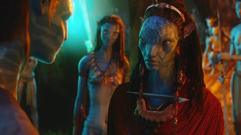 Mo'at talks with Jake as Neytiri watches