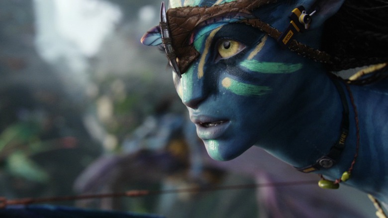 Neytiri gazing intently to the left