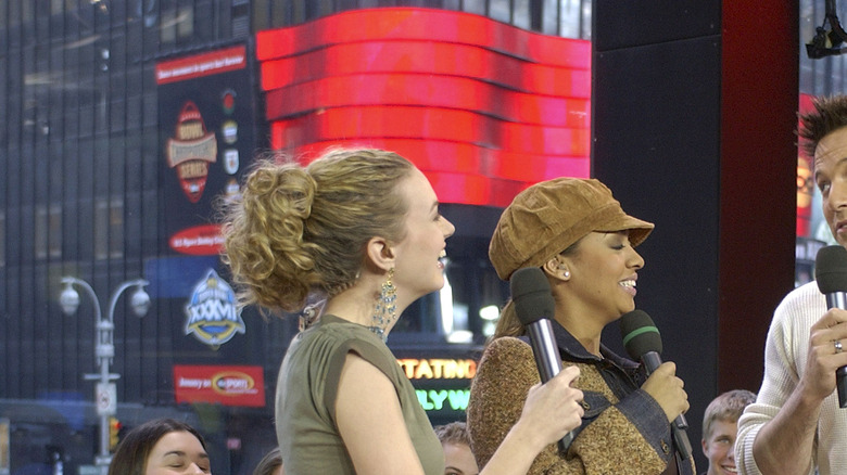 Hilarie Burton interviewing guest on stage