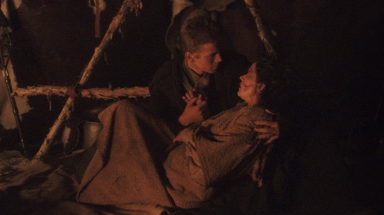 Anakin holds his dying mother